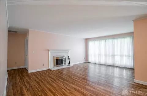 Living - 928 E Stroop Rd, Kettering, OH 45429 photo 2 of 3