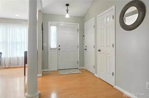 Entry Way - 25 Kitty Hawk Dr, Springboro, OH 45066 photo 2 of 7