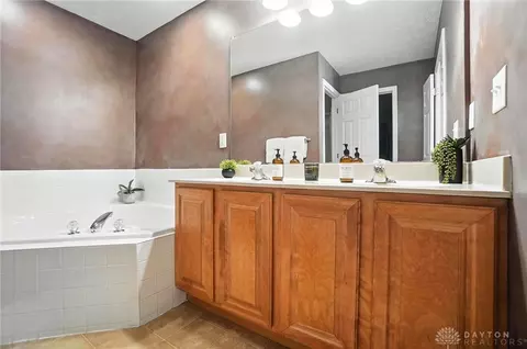 Bath - 25 Kitty Hawk Dr, Springboro, OH 45066 photo 1 of 8