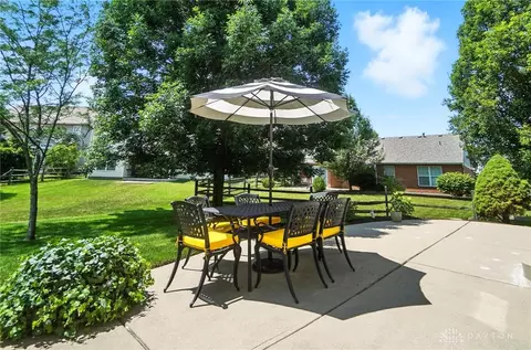 Exterior - 25 Kitty Hawk Dr, Springboro, OH 45066 photo 5 of 10