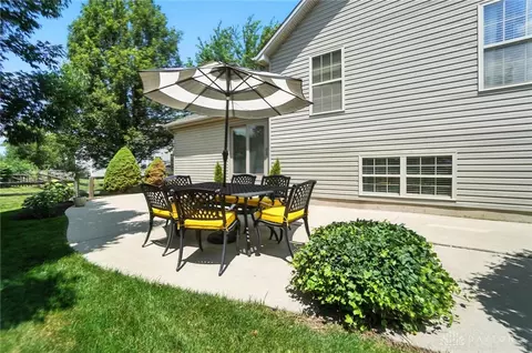 Exterior - 25 Kitty Hawk Dr, Springboro, OH 45066 photo 3 of 10