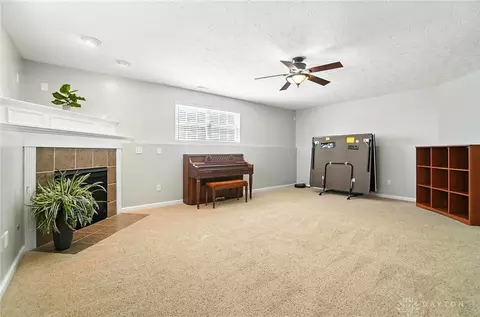 Living - 25 Kitty Hawk Dr, Springboro, OH 45066 photo 2 of 6