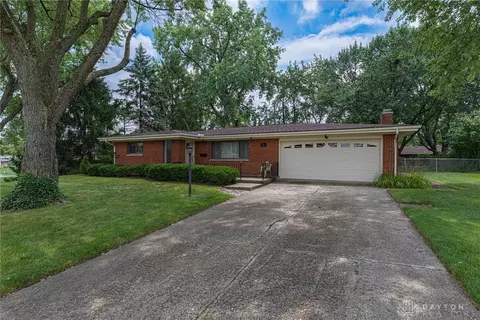 820 Cushing Ave, Kettering, OH 45429