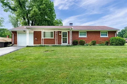 30 W Blossom Hill Rd, Dayton, OH 45449