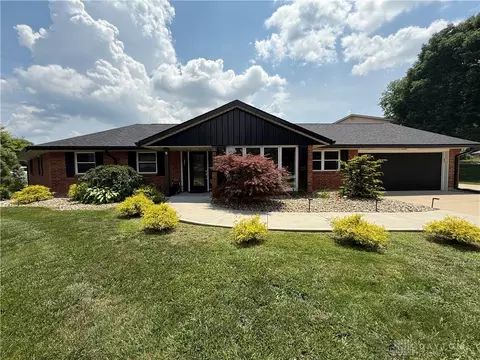 4220 Sillman Pl, Kettering, OH 45440