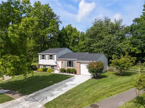 8637 High Trail Ct, Mason, OH 45040