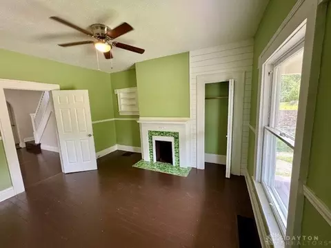 Living - 1428 Highland Ave, Springfield, OH 45503 photo 2 of 3