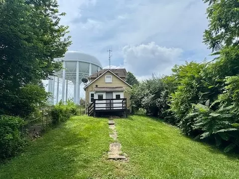 Exterior - 1428 Highland Ave, Springfield, OH 45503 photo 3 of 4