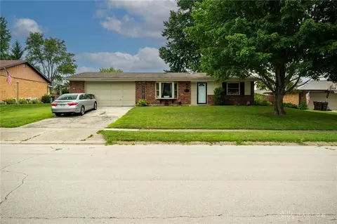1038 Heathwood Dr, Englewood, OH 45322