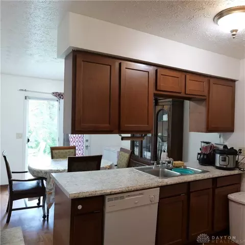 9860 Mandel Dr, Centerville, OH 45458 photo 12