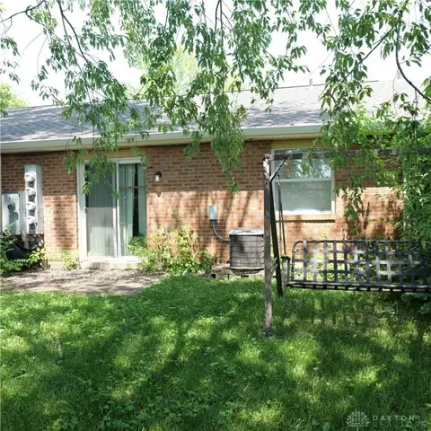 9860 Mandel Dr, Centerville, OH 45458 photo 2