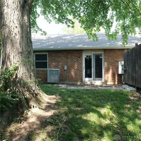 9860 Mandel Dr, Centerville, OH 45458 photo 3