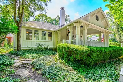 2716 Fairmont Ave, Oakwood, OH 45419