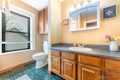 1012 Greenridge Dr, Kettering, OH 45429 photo 25