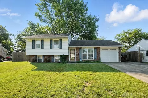 1881 Commonwealth Dr, Xenia, OH 45385