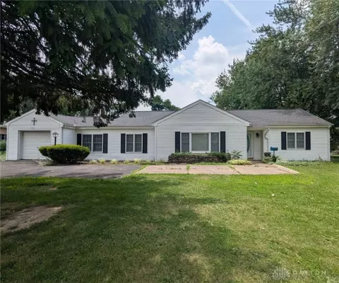 246 W Funderburg Rd, Fairborn, OH 45324
