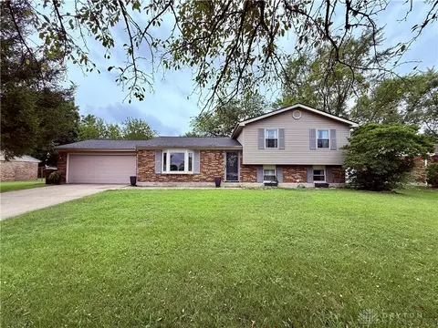 830 W Wenger Rd, Englewood, OH 45322