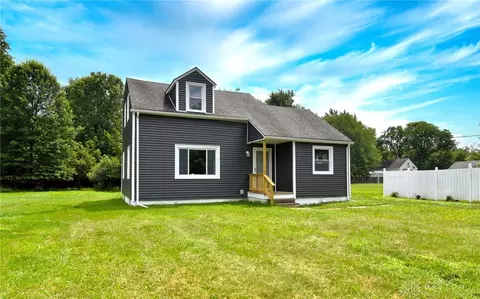 7485 Oakhill Rd, Bedford, OH 44146