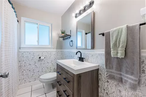 Bath - 3421 Pobst Dr, Kettering, OH 45420 photo 2 of 2