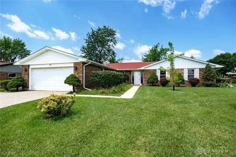 2341 S Old Oaks Dr, Dayton, OH 45431