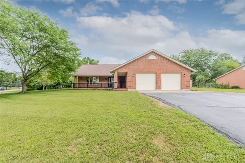 40 Lakengren Dr, Eaton, OH 45320