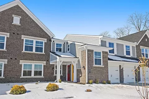 2741 Golden Leaf Dr #18-203, Beavercreek, OH 45431