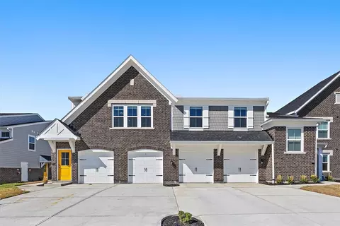 2727 Golden Leaf Dr #18-300, Beavercreek, OH 45431