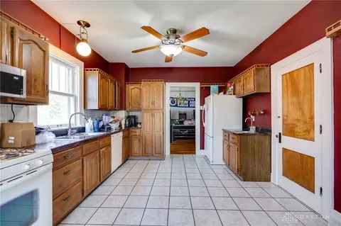 Kitchen - 2027 Elmwood Ave, Springfield, OH 45505 photo 2 of 4