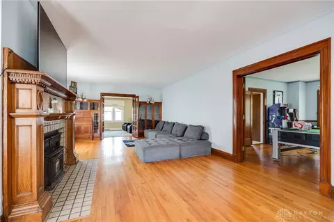 Living - 2027 Elmwood Ave, Springfield, OH 45505 photo 4 of 8
