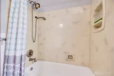 Bath - 2027 Elmwood Ave, Springfield, OH 45505 photo 2 of 4