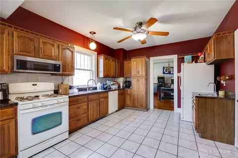 Kitchen - 2027 Elmwood Ave, Springfield, OH 45505 photo 1 of 4
