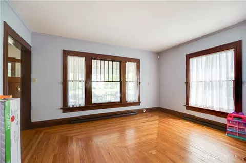 Living - 2027 Elmwood Ave, Springfield, OH 45505 photo 3 of 8