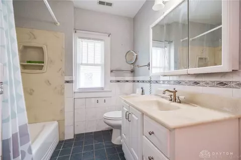 Bath - 2027 Elmwood Ave, Springfield, OH 45505 photo 1 of 4
