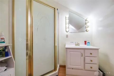 Bath - 2027 Elmwood Ave, Springfield, OH 45505 photo 3 of 4