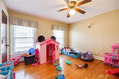 Bedroom - 2027 Elmwood Ave, Springfield, OH 45505 photo 6 of 10
