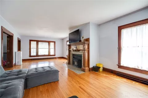 Living - 2027 Elmwood Ave, Springfield, OH 45505 photo 6 of 8