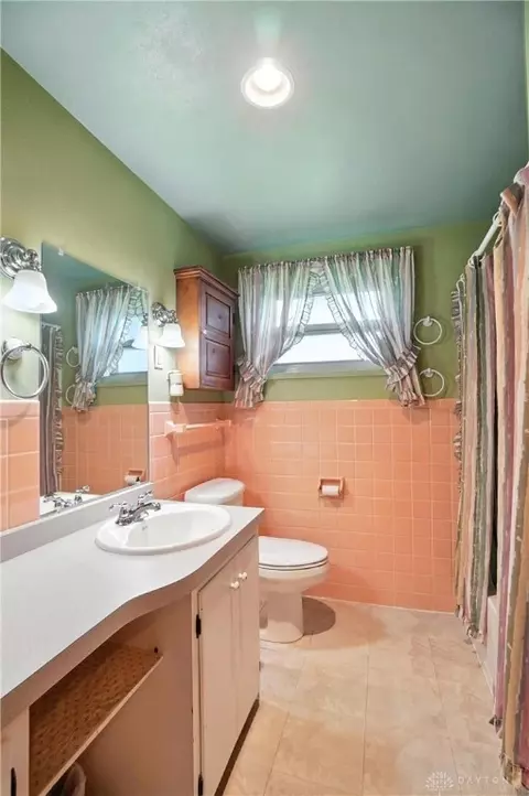 Bath - 3832 Traine Dr, Kettering, OH 45429 photo 2 of 3