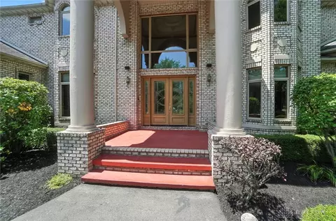 Exterior - 2655 Ballydoyle Dr, Springfield, OH 45503 photo 10 of 14