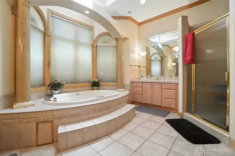 Bath - 2655 Ballydoyle Dr, Springfield, OH 45503 photo 2 of 10