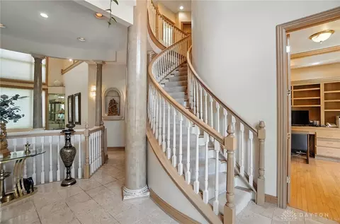 Entry Way - 2655 Ballydoyle Dr, Springfield, OH 45503 photo 7 of 18