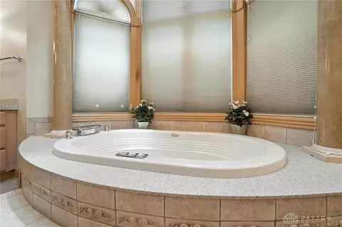Bath - 2655 Ballydoyle Dr, Springfield, OH 45503 photo 4 of 10