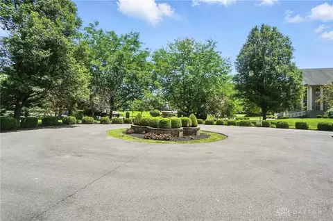 Exterior - 2655 Ballydoyle Dr, Springfield, OH 45503 photo 11 of 14