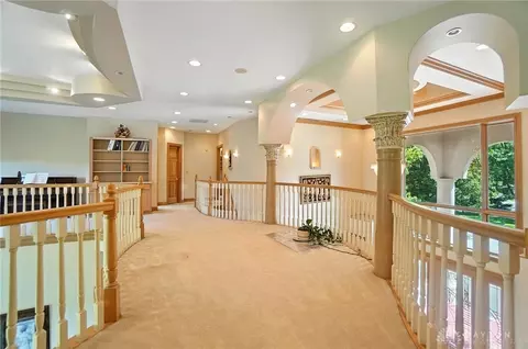 Entry Way - 2655 Ballydoyle Dr, Springfield, OH 45503 photo 12 of 18
