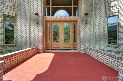 Exterior - 2655 Ballydoyle Dr, Springfield, OH 45503 photo 12 of 14