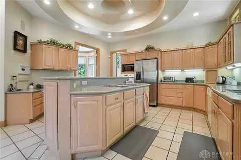 Kitchen - 2655 Ballydoyle Dr, Springfield, OH 45503 photo 4 of 7