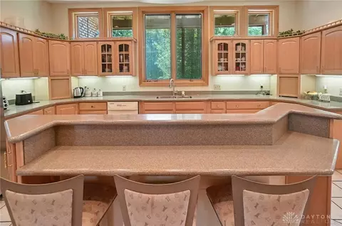 Kitchen - 2655 Ballydoyle Dr, Springfield, OH 45503 photo 6 of 7