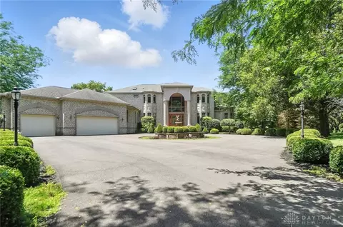 Exterior - 2655 Ballydoyle Dr, Springfield, OH 45503 photo 4 of 14