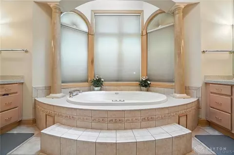 Bath - 2655 Ballydoyle Dr, Springfield, OH 45503 photo 3 of 10