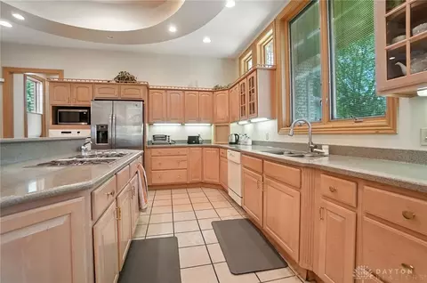 Kitchen - 2655 Ballydoyle Dr, Springfield, OH 45503 photo 3 of 7