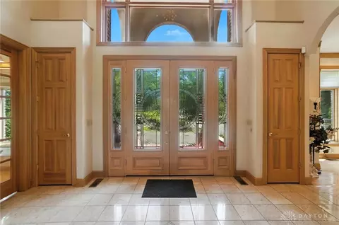 Entry Way - 2655 Ballydoyle Dr, Springfield, OH 45503 photo 1 of 18